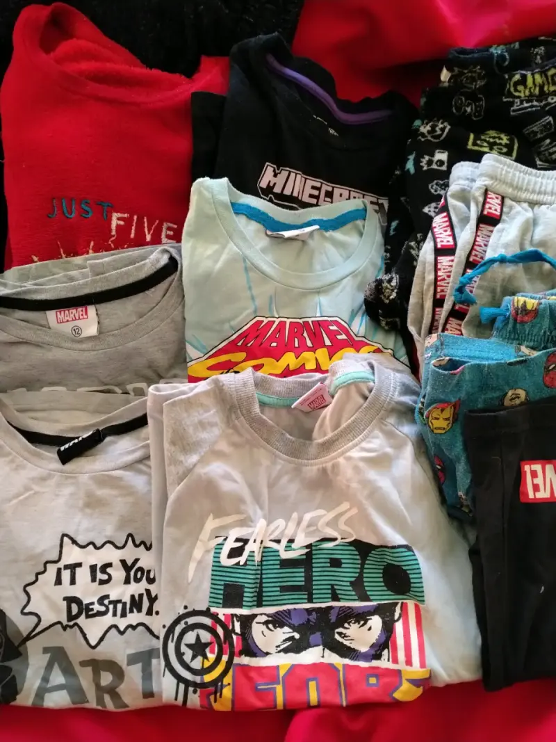 Lote de pijamas Marvel y Minecraft