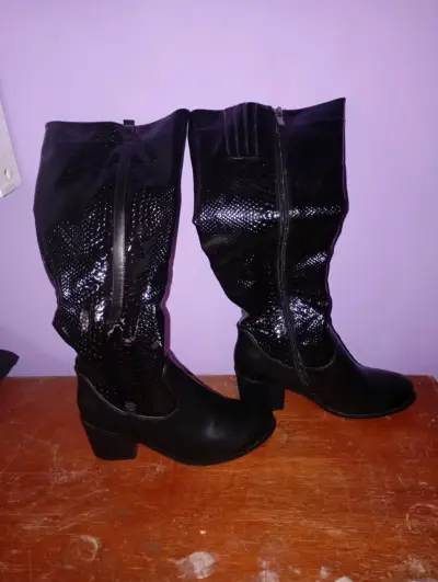 Botas altas negras - miniatura 1