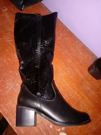 Botas altas negras - miniatura 2