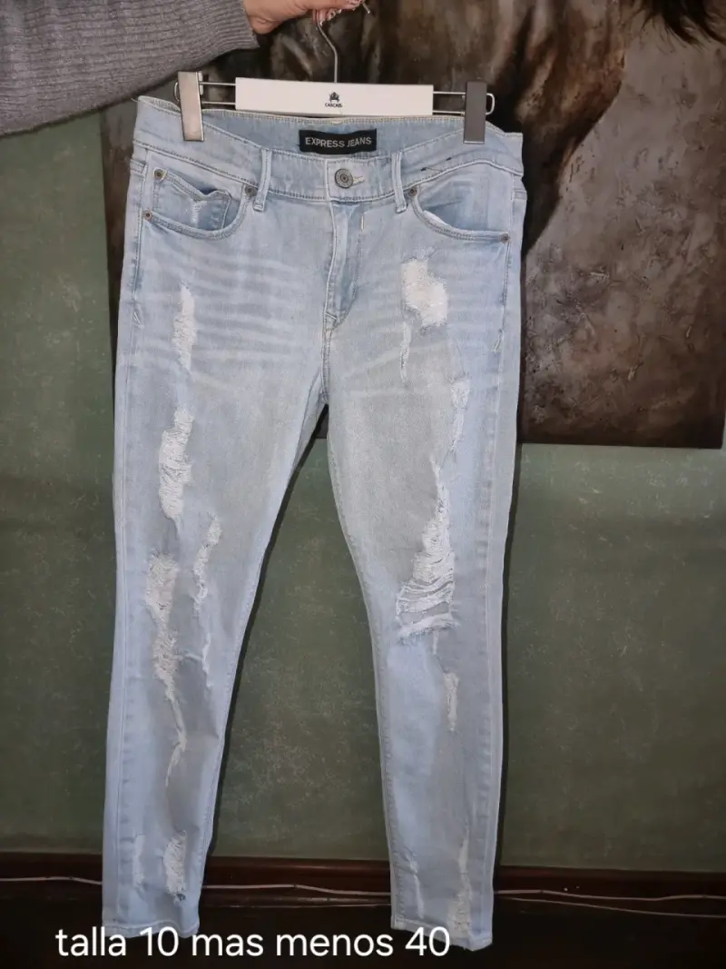 Jeans celestes desgastados