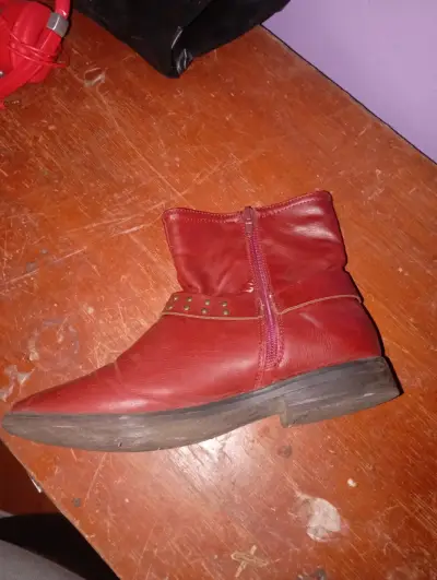 Botas rojas de cuero - miniatura 3