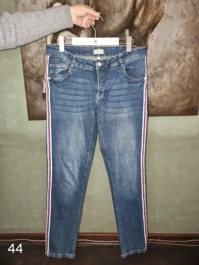 Jeans azul con rayas laterales - miniatura 1