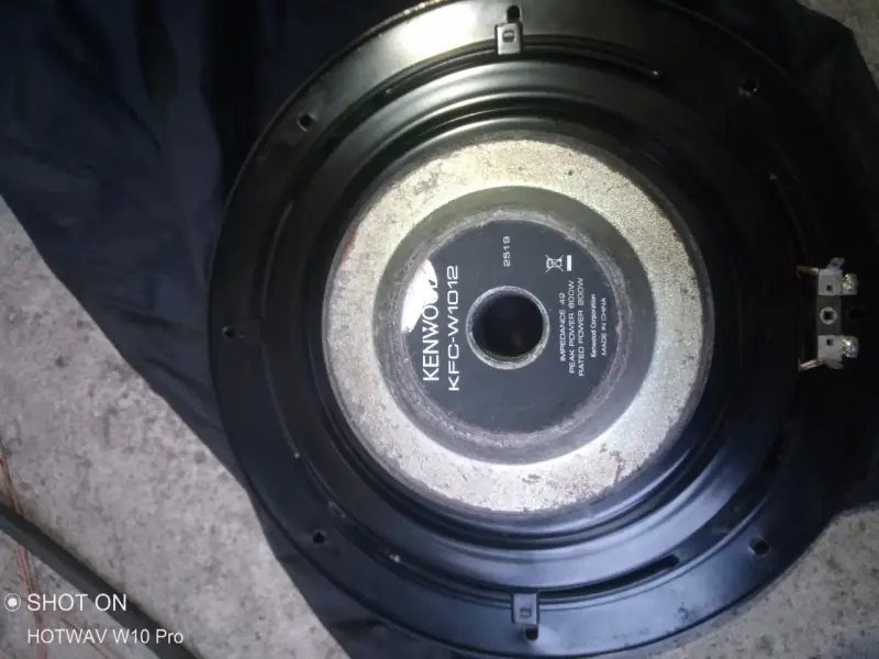Subwoofer y amplificador Kenwood para auto - 2