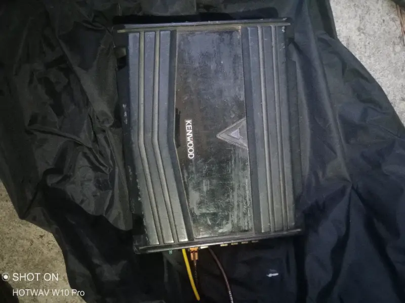 Subwoofer y amplificador Kenwood para auto - 3