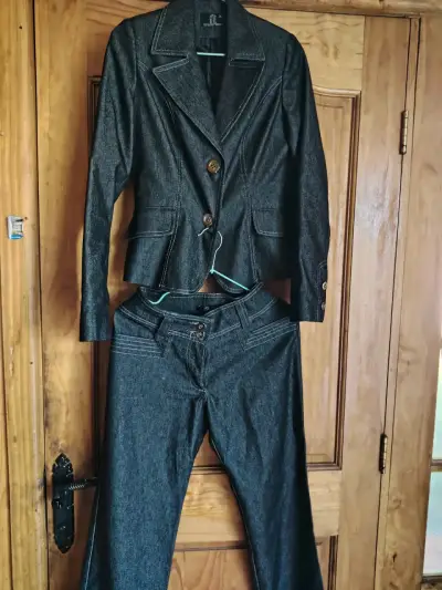 Traje pantalón y blazer negro - miniatura 1