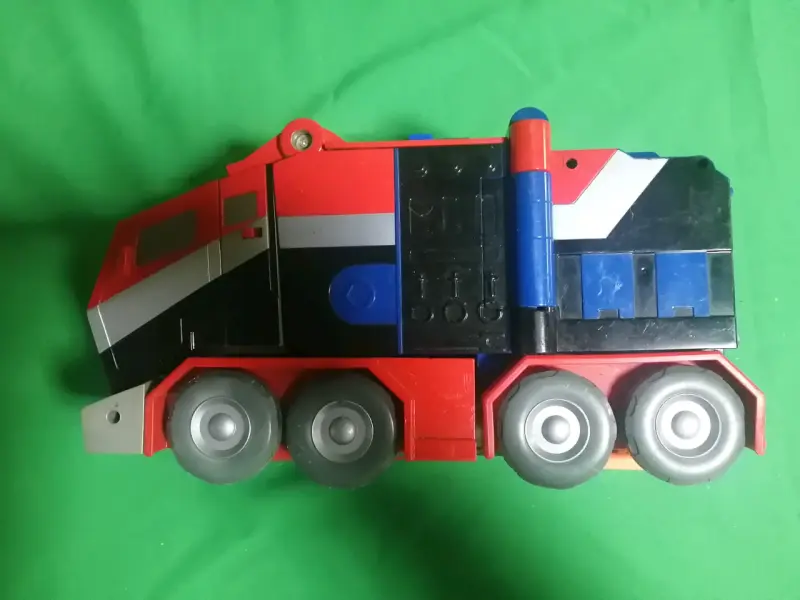 Camión juguete transformable - 1