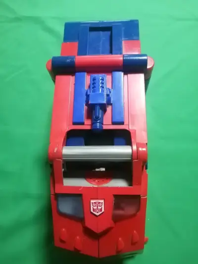 Camión juguete transformable - miniatura 4