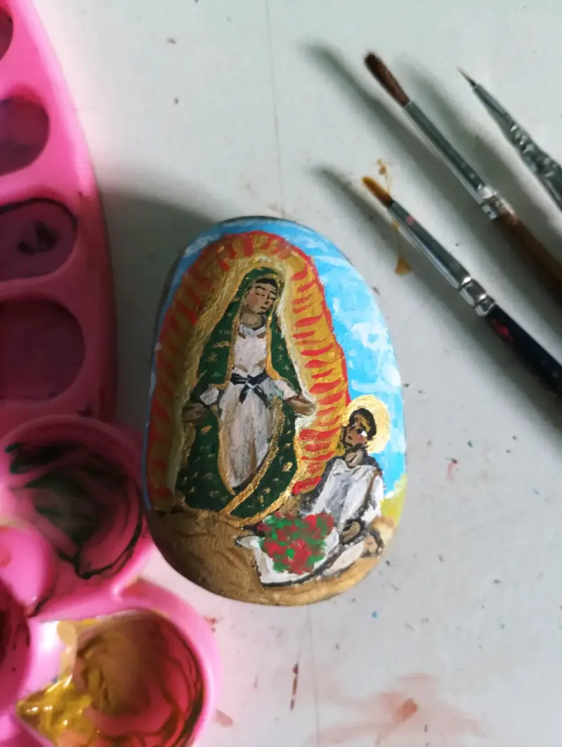 Piedra pintada a mano guadalupe