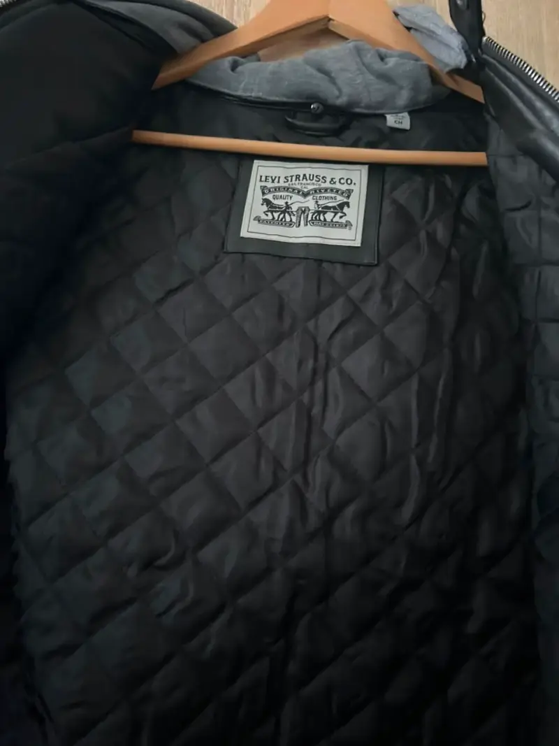 Chaqueta de cuero con capucha - 4