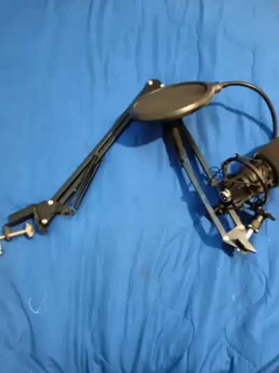 Micrófono marca generica con soporte - miniatura 3