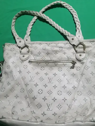 Bolso marca LV con diseño con logo grabado - miniatura 2