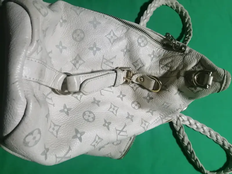 Bolso marca LV con diseño con logo grabado - 3