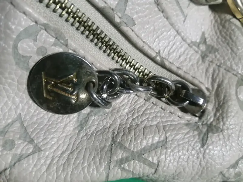 Bolso marca LV con diseño con logo grabado - 4