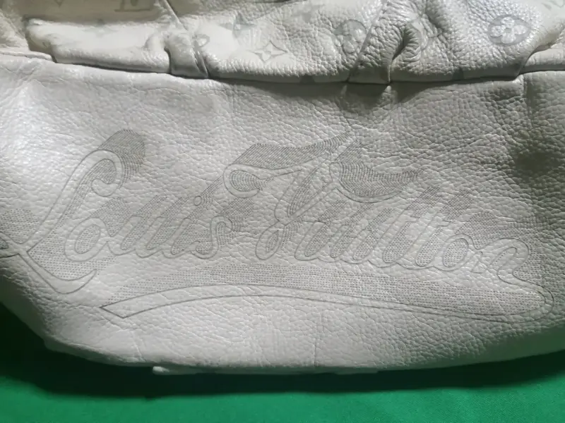 Bolso marca LV con diseño con logo grabado - 5