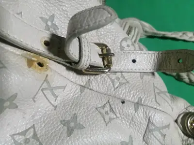 Bolso marca LV con diseño con logo grabado - miniatura 6