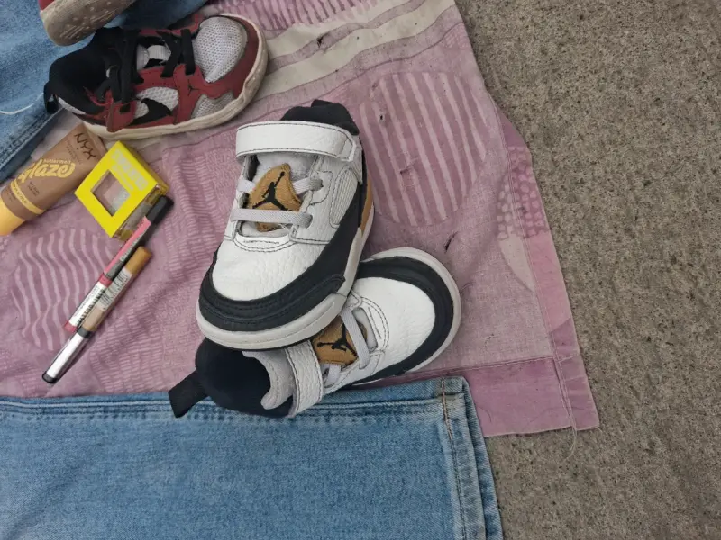 Zapatillas deportivas de niño blancas y negras - 4