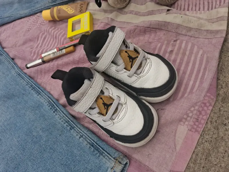 Zapatillas deportivas de niño blancas y negras - 5