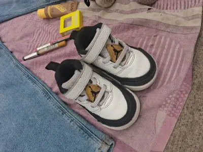 Zapatillas deportivas de niño blancas y negras - miniatura 5