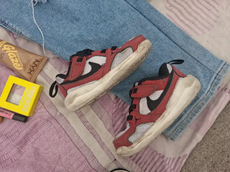 Zapatillas deportivas rojas niño