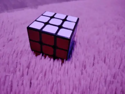 Cubo Rubik colorido - miniatura 1