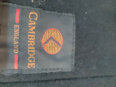 Abrigo negro con botones dorados marca Cambridge - miniatura 6