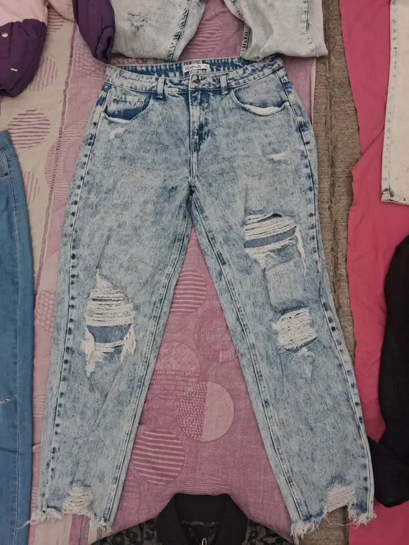 Jeans celestes desgastados