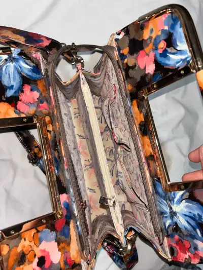 Cartera con diseño floral - miniatura 3