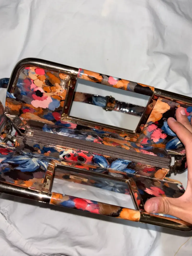 Cartera con diseño floral - 4