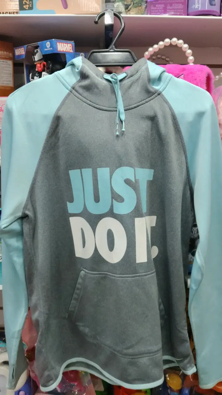 Polerón gris con capucha "Just Do It"