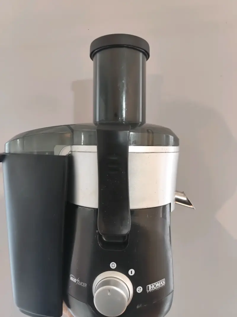 Extractor de jugo Thomas negro - 2