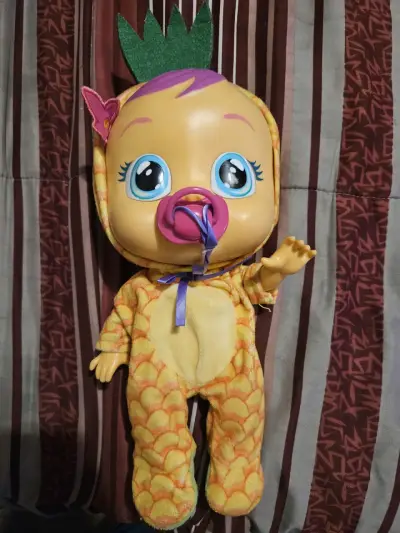 Muñeca bebé disfraz piña "CryBaby" - miniatura 2
