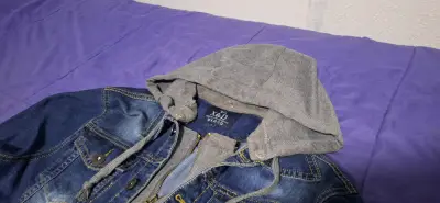 Chaqueta mezclilla con capucha - miniatura 2
