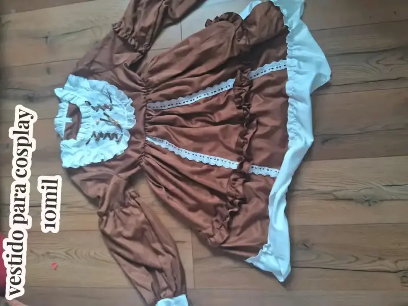 Vestido cosplay marrón y blanco
