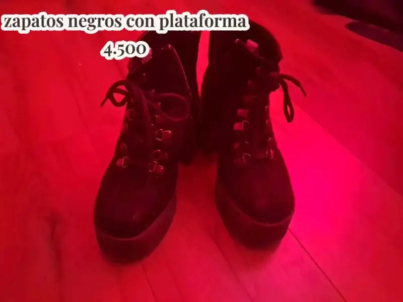 Zapatos goticos con plataforma