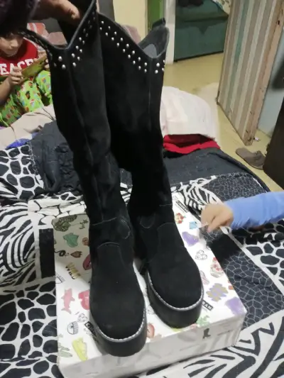 Abrigo de cuero negro con piel - miniatura 2