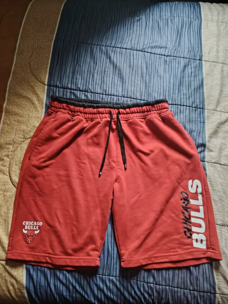 Shorts deportivos rojos - 2