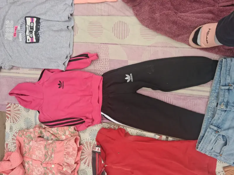 Polerón rosa Adidas con capucha