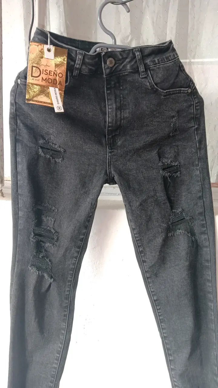 Jeans negros diseño moda - 1
