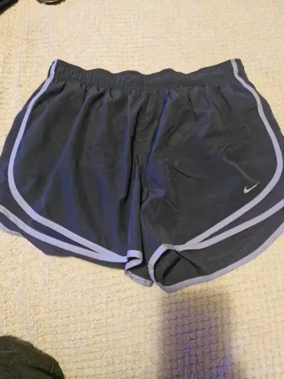 Shorts deportivos negros Nike - miniatura 1