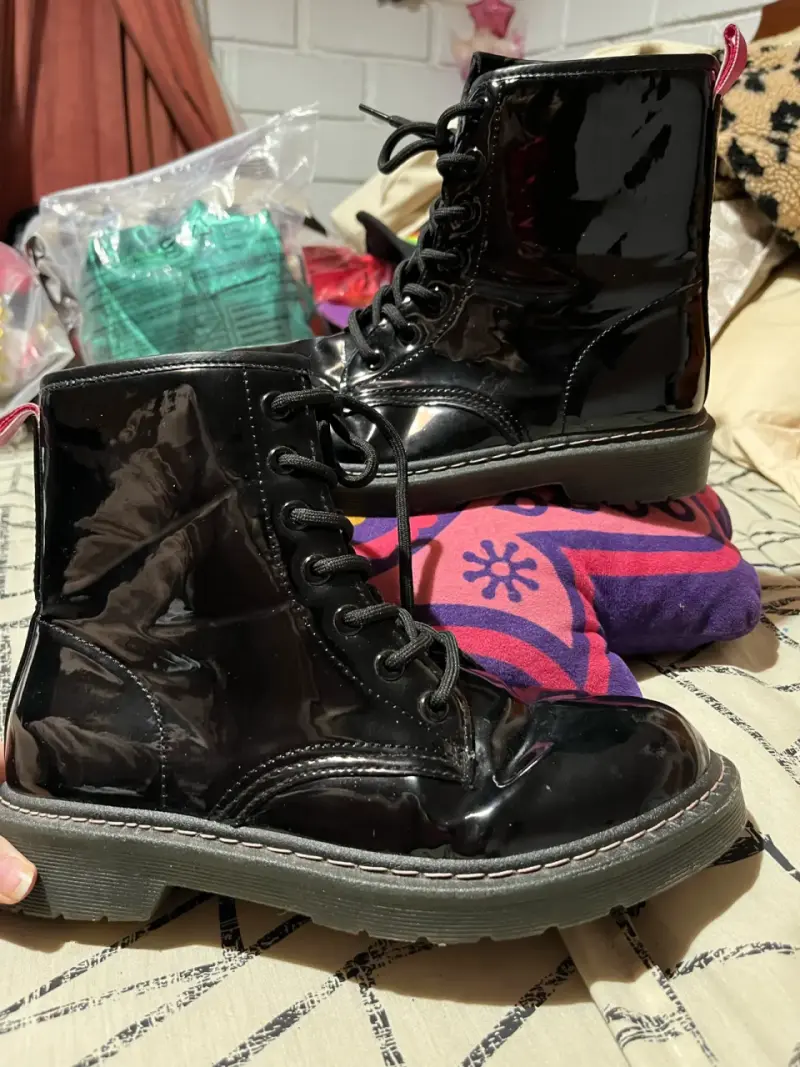 Botas negras de charol