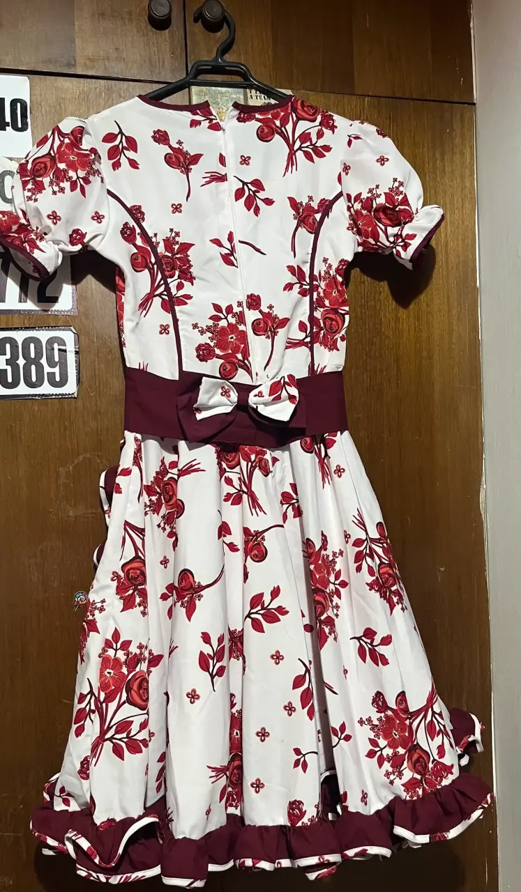 Vestido folclórico blanco y rojo - 2