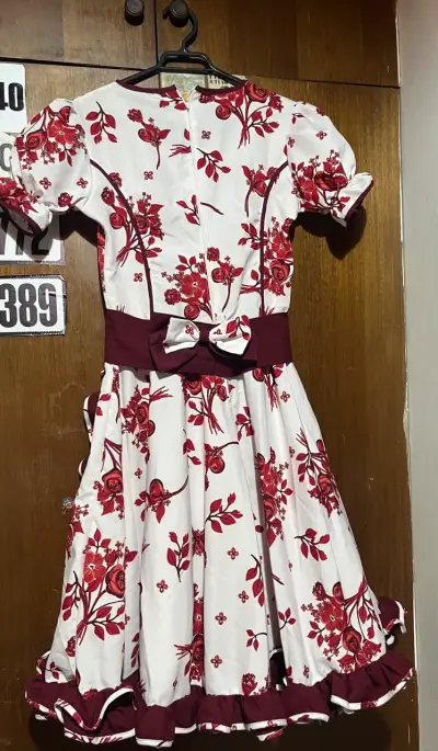 Vestido folclórico blanco y rojo - miniatura 2
