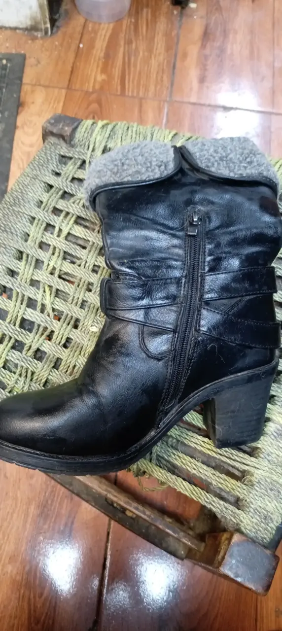 Botas negras de cuero - 1