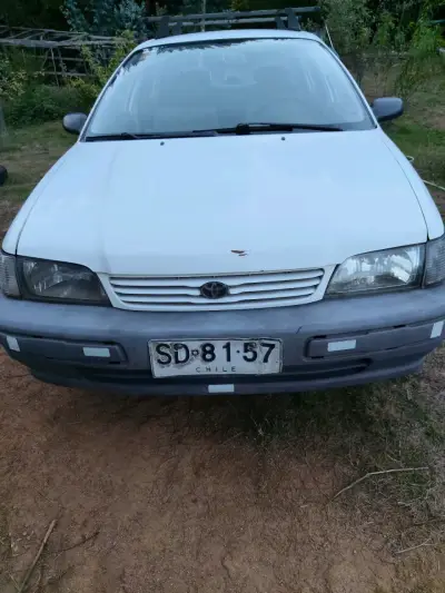 Auto Toyota Tercel 98 blanco - miniatura 1