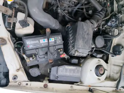 Auto Toyota Tercel 98 blanco - miniatura 2