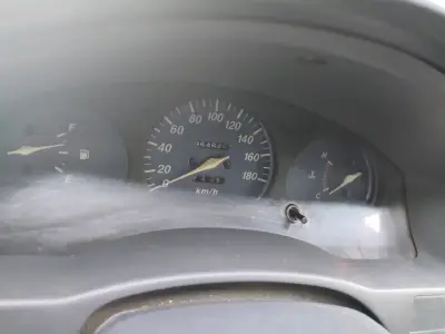 Auto Toyota Tercel 98 blanco - miniatura 3