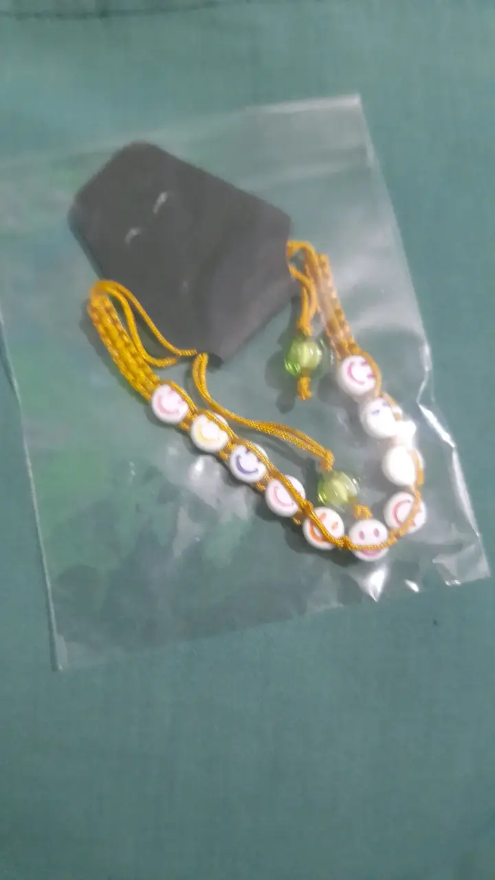 Pulsera con caras sonrientes