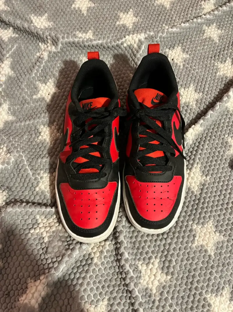 Zapatillas deportivas rojas y negras nike - 2
