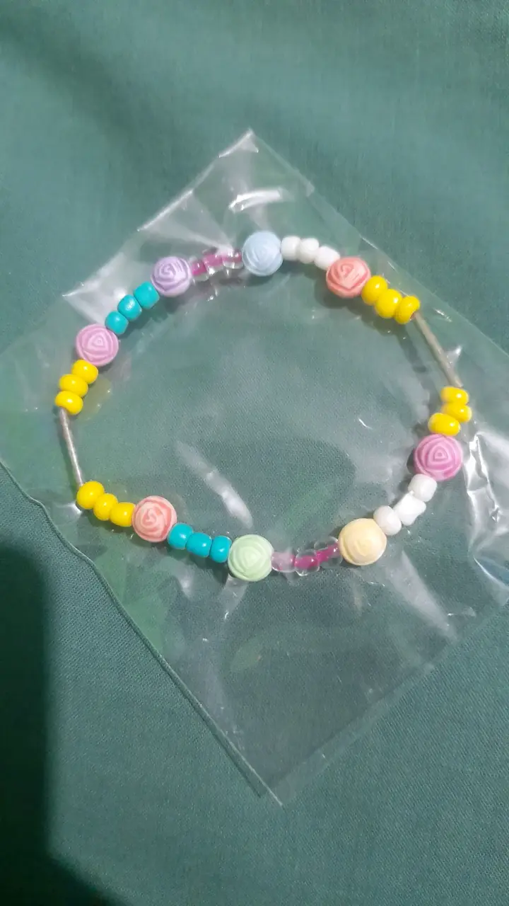 Pulsera de cuentas multicolores
