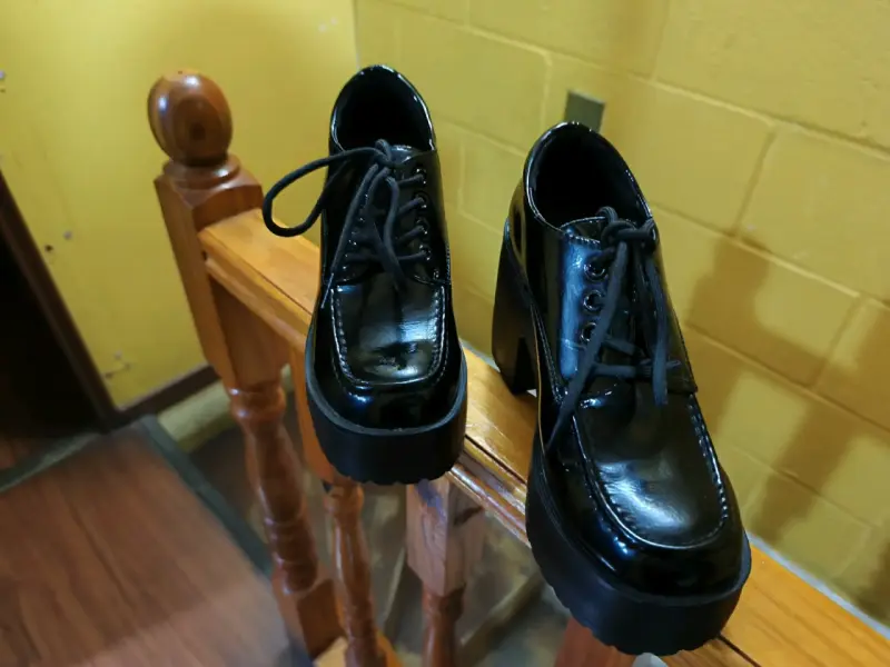 Zapatos de charol negros con plataforma - 11